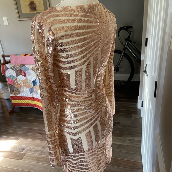 Gold sequence dress - Picture 3 of 3